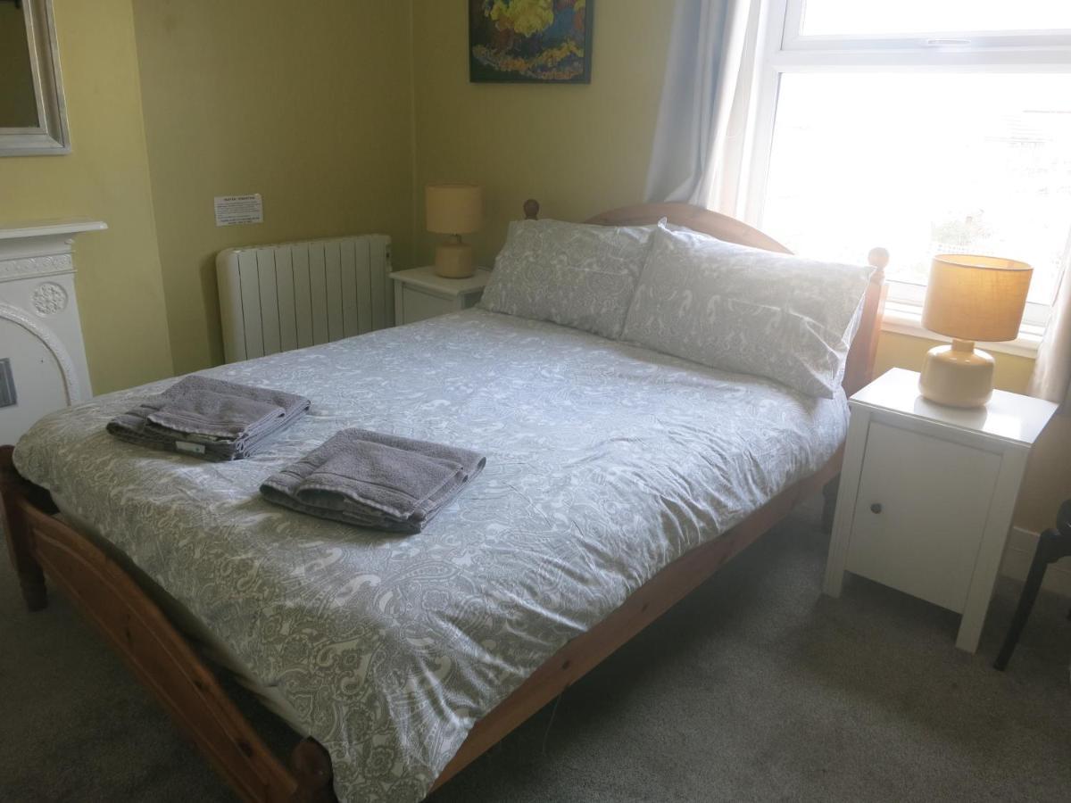 Marine View Guest House เวอร์ทิง ภายนอก รูปภาพ