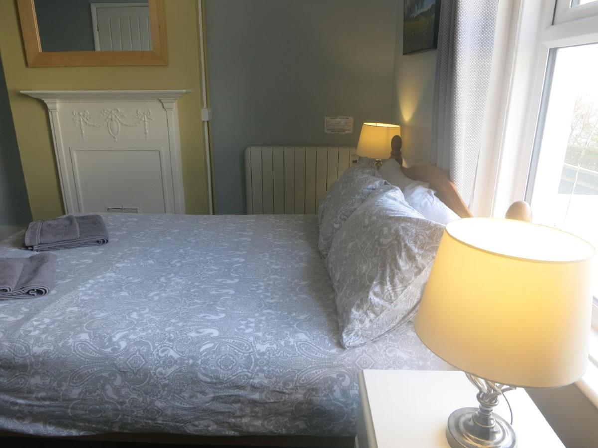 Marine View Guest House เวอร์ทิง ภายนอก รูปภาพ
