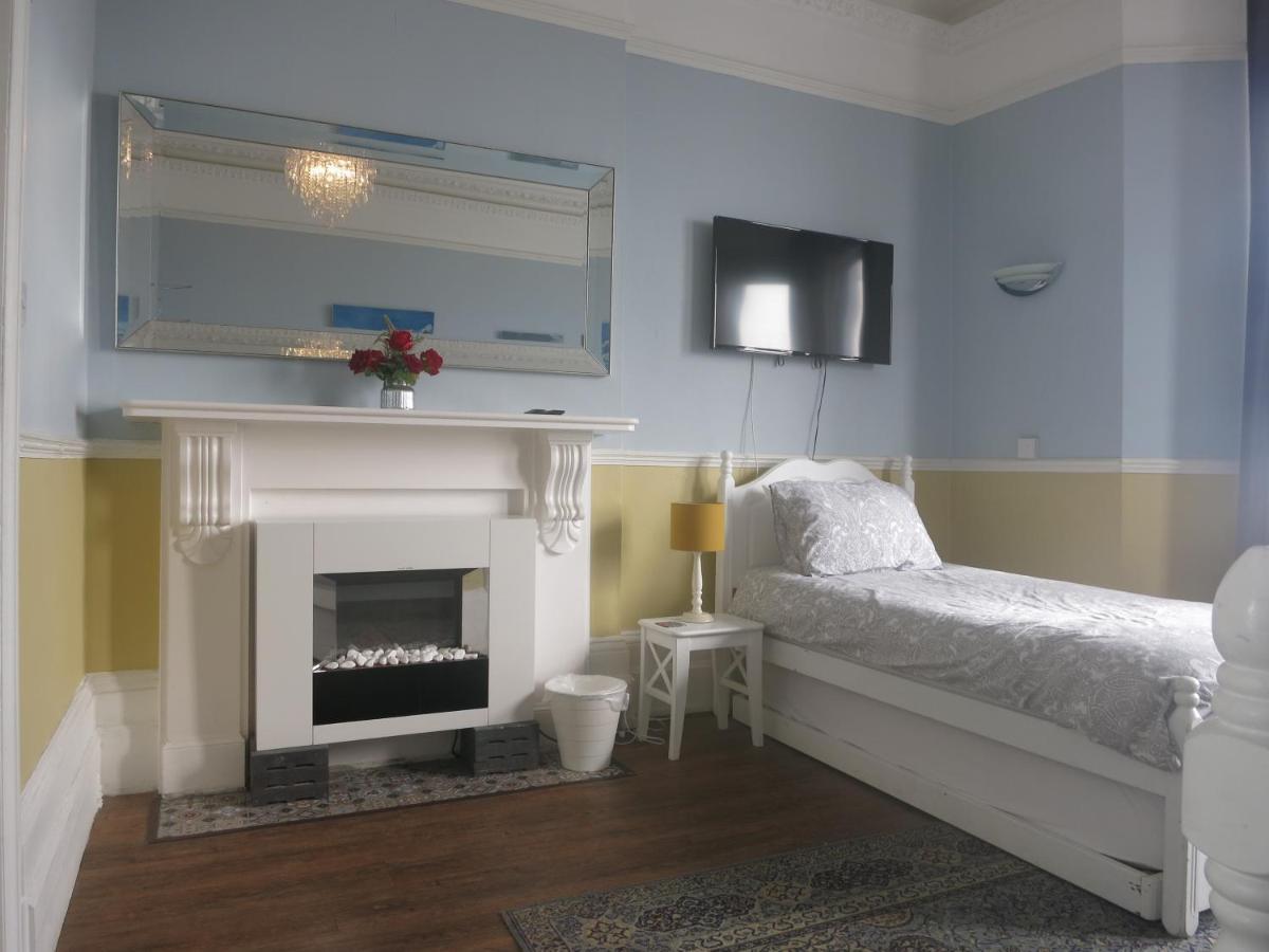 Marine View Guest House เวอร์ทิง ภายนอก รูปภาพ