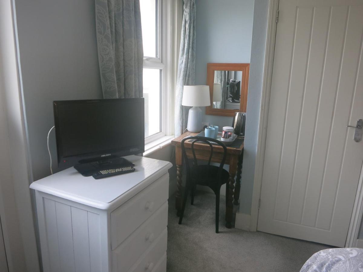 Marine View Guest House เวอร์ทิง ภายนอก รูปภาพ