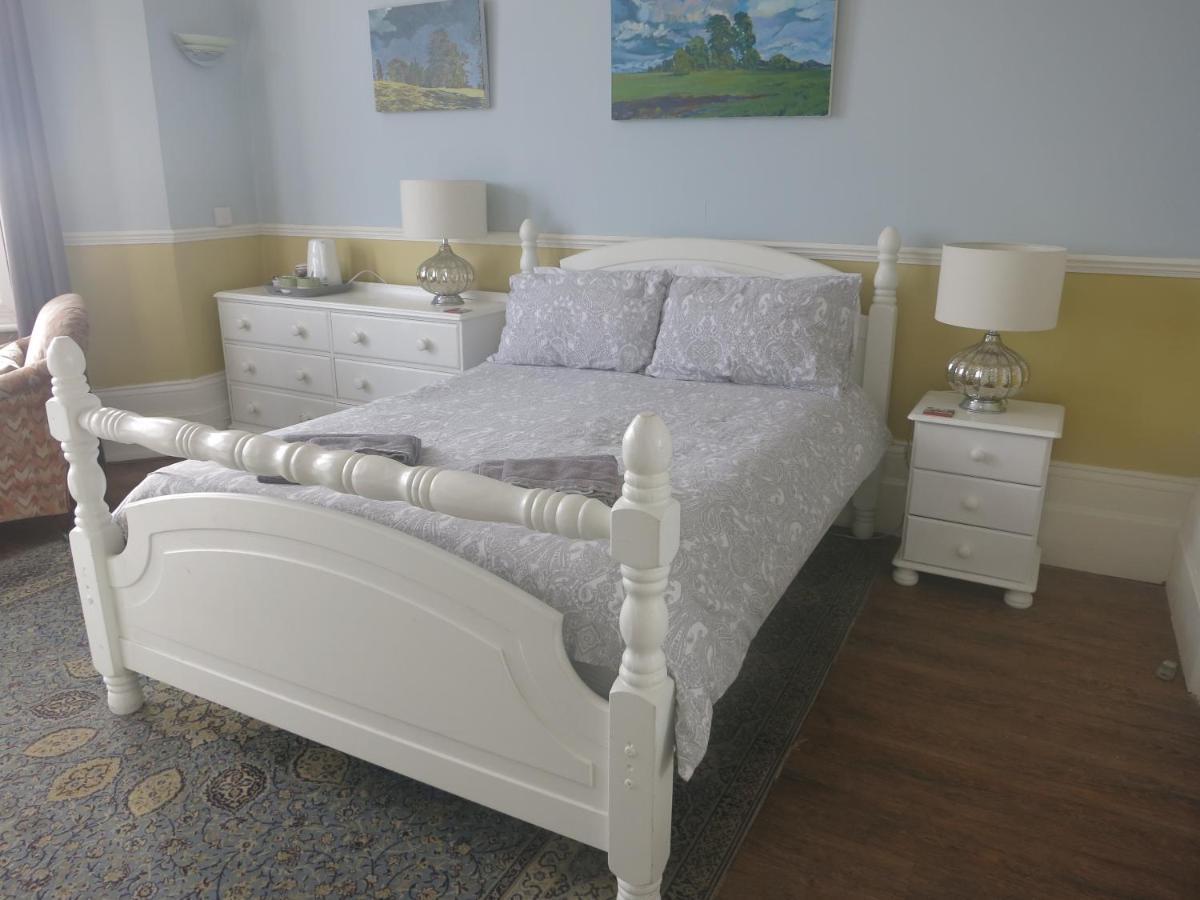 Marine View Guest House เวอร์ทิง ภายนอก รูปภาพ