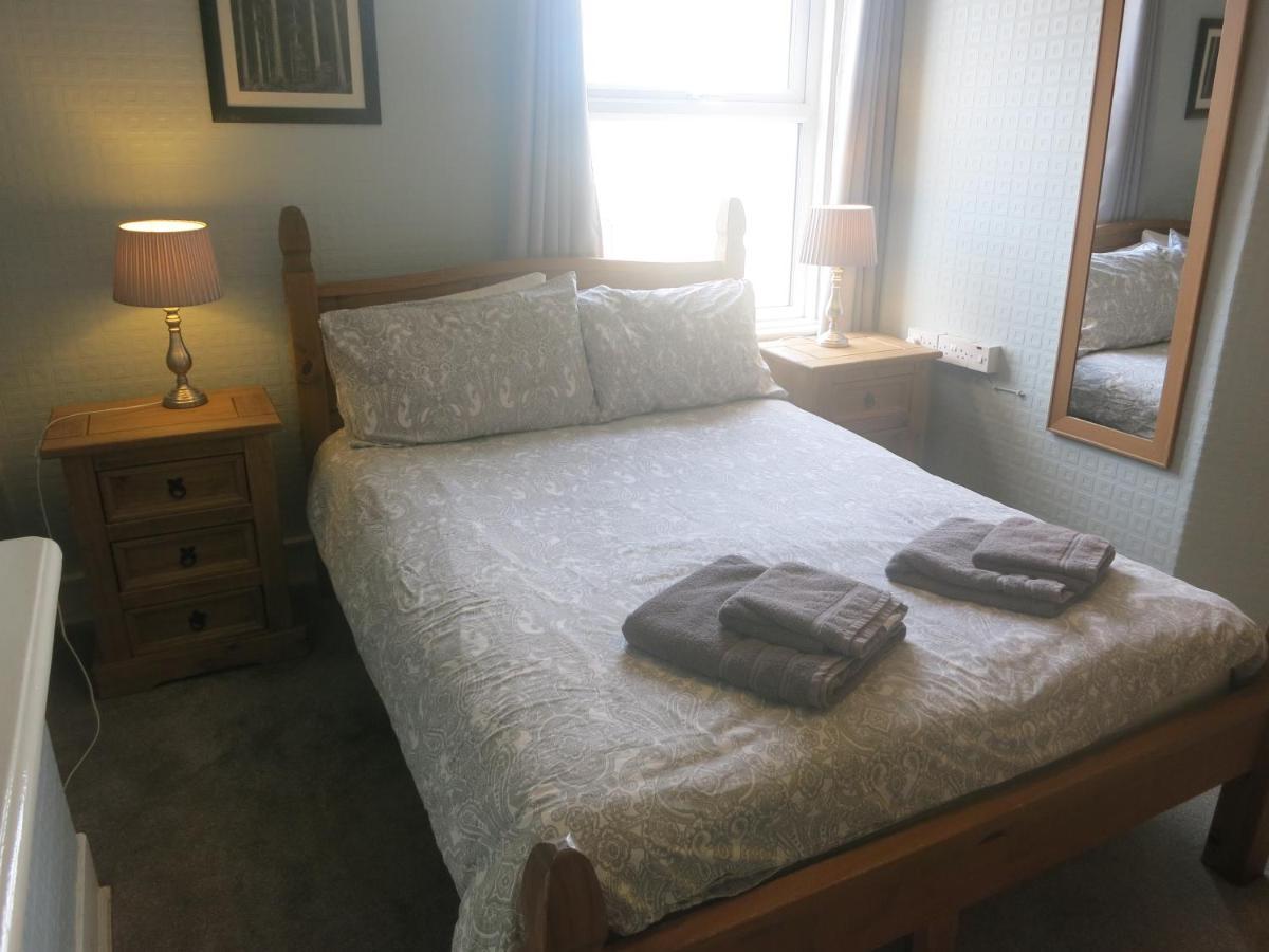 Marine View Guest House เวอร์ทิง ภายนอก รูปภาพ